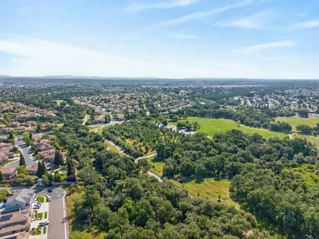 1864 Avondale Drive, Roseville