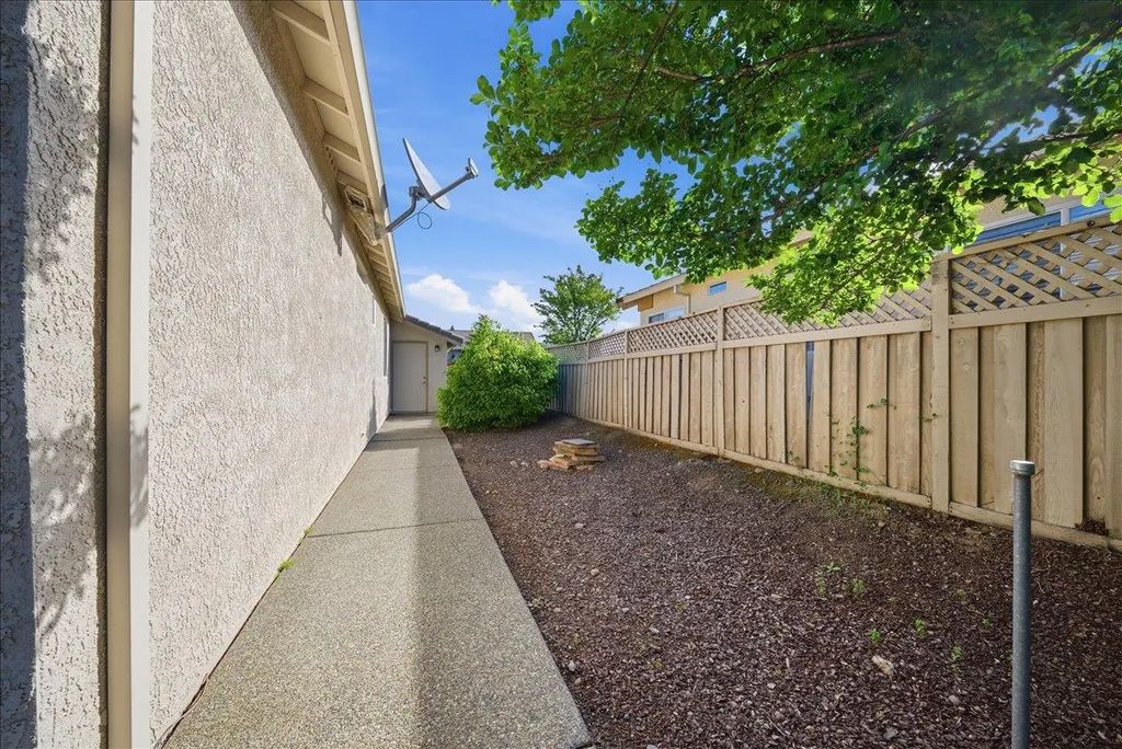 1611 Hackberry Lane, Lincoln