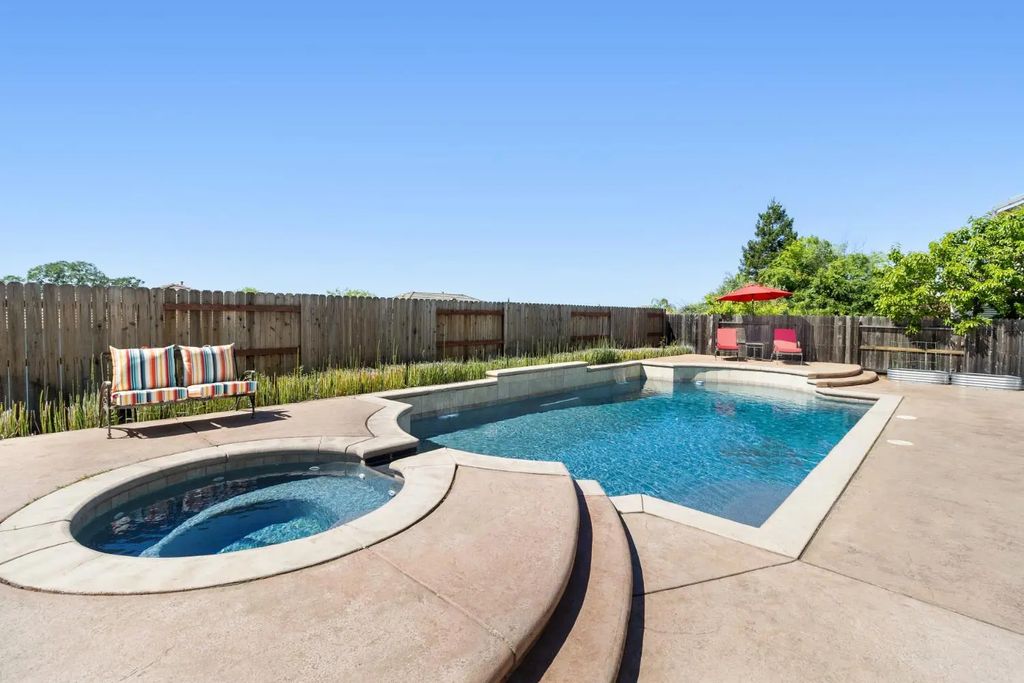 116 Emma Court, Roseville