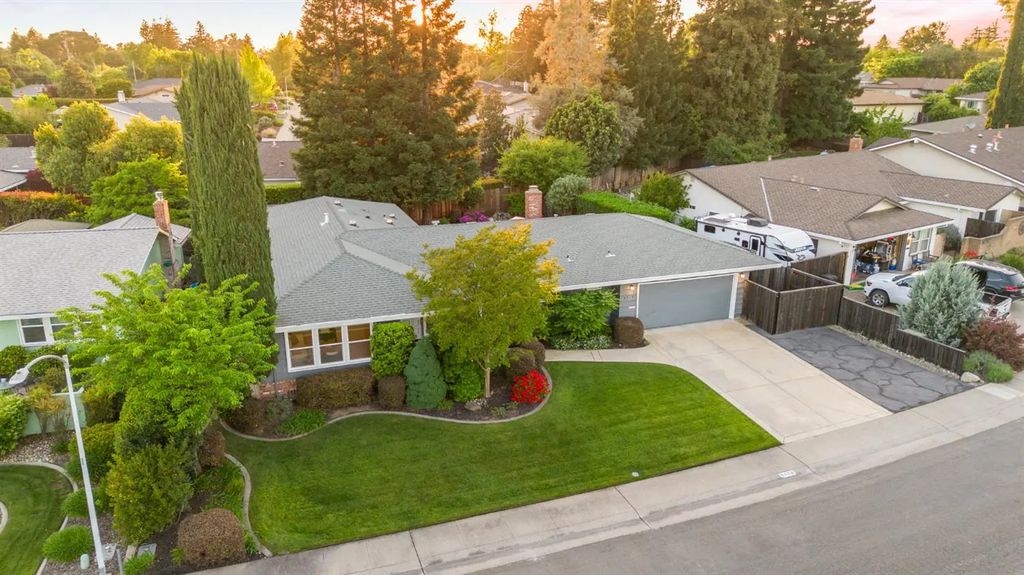 6919 Los Olivos Way, Carmichael