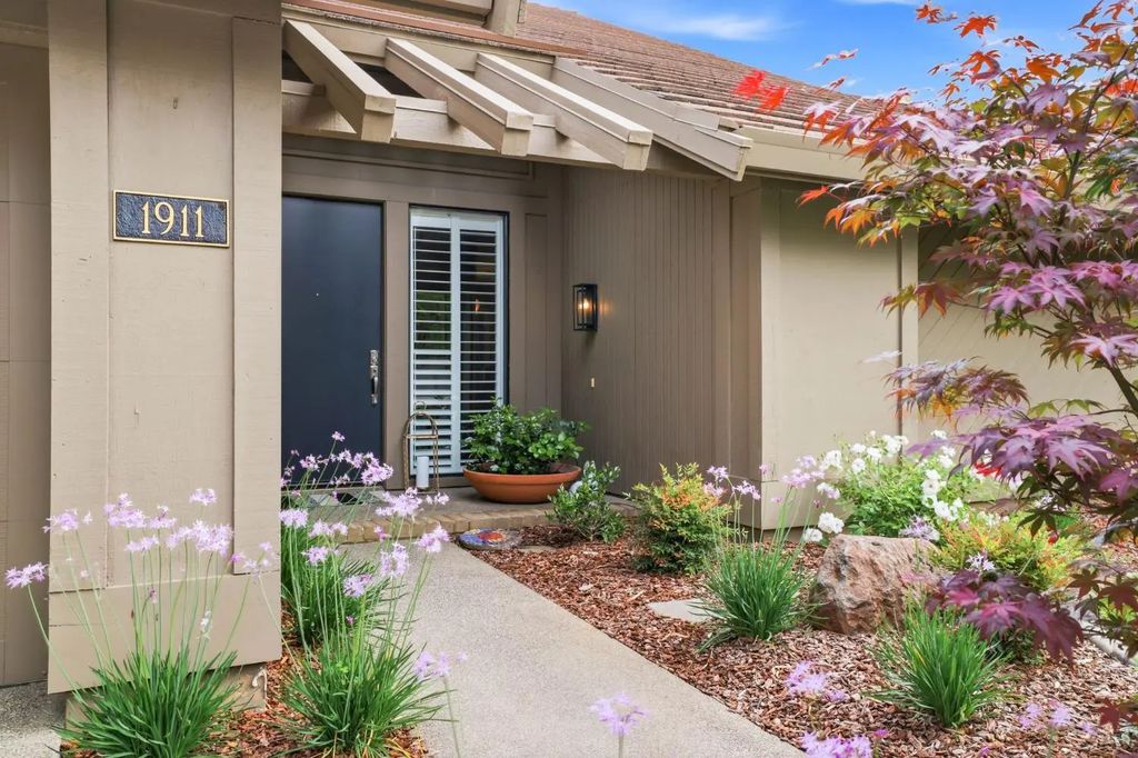 1911 Black Slate Court, Gold River