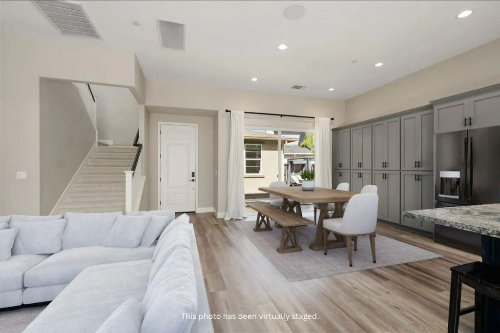 724 Salters Court, Roseville