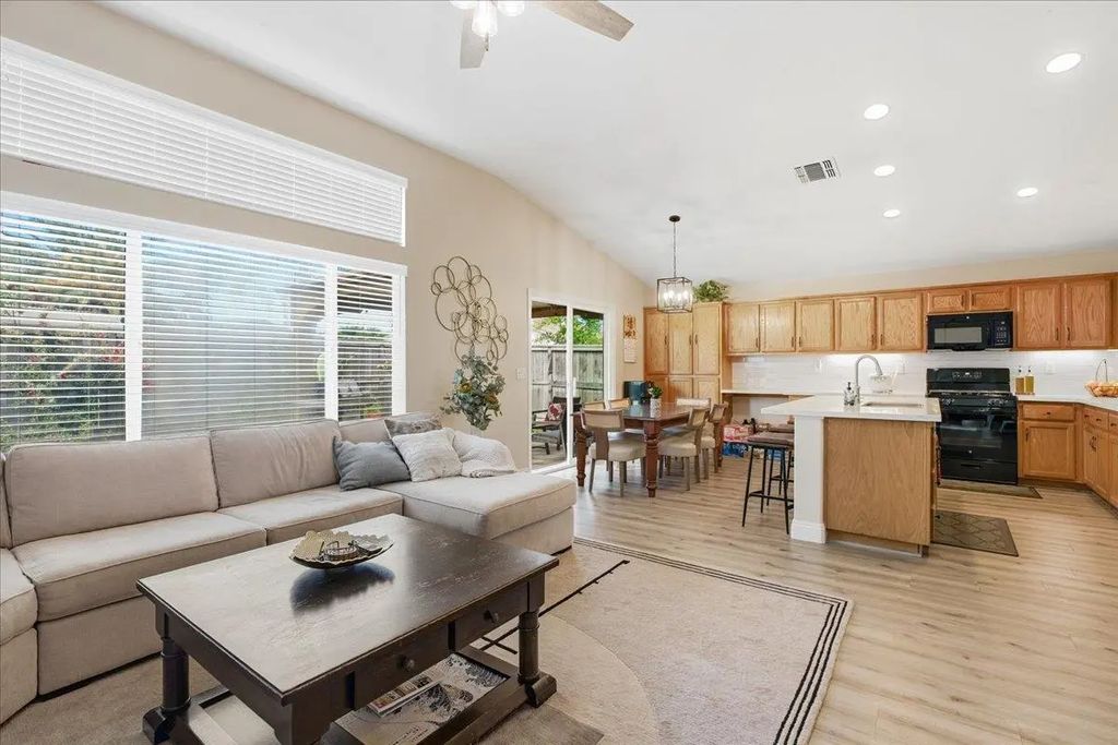 7821 Shell Beach Drive, Antelope