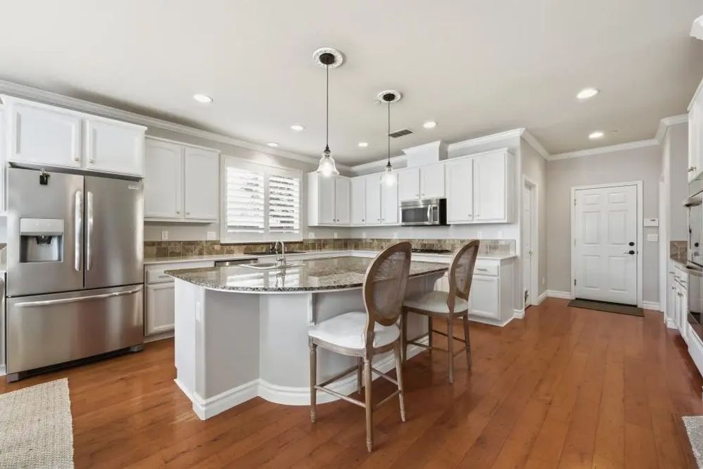 525 Sherbourne Lane, Lincoln