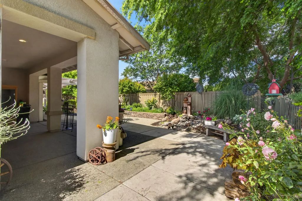 404 Mossy Court, Lincoln