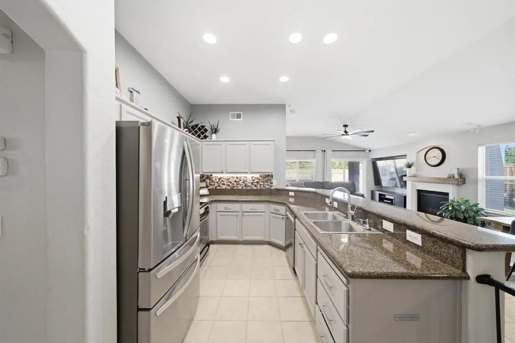 7640 Laguna Beach Way, Antelope