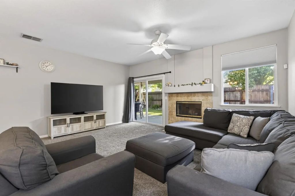 8232 Gold Sierra Court, Antelope