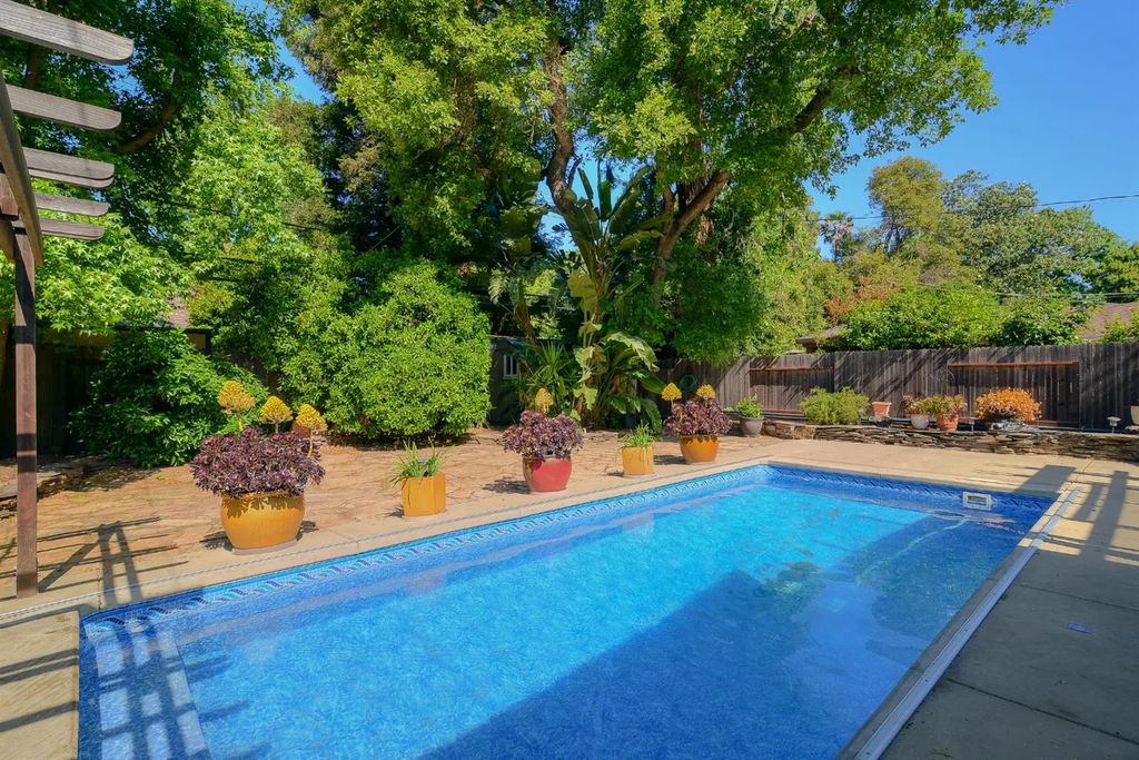 2630 Land Park Drive, Sacramento