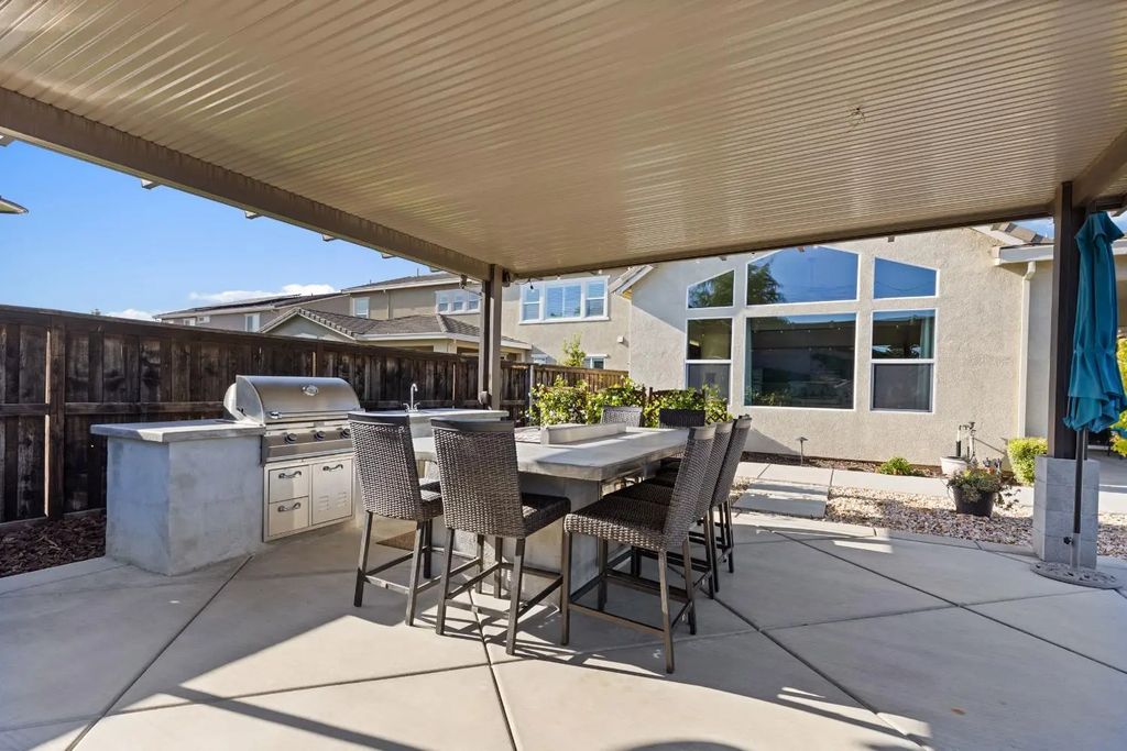 4333 Secretariat Way, Roseville