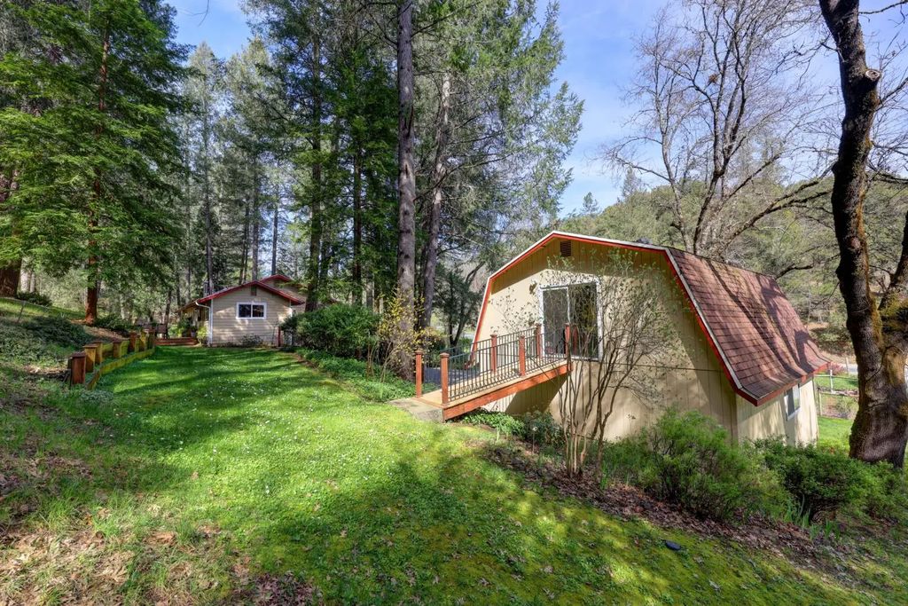 409 Live Oak Road, Colfax