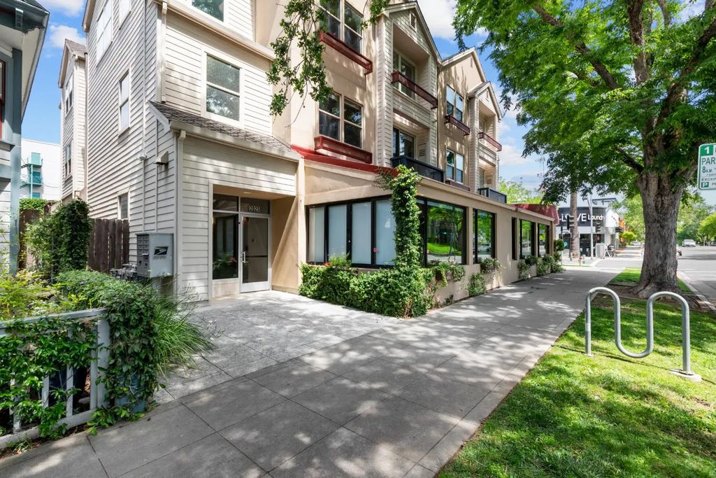 2025 S Street 202, Sacramento