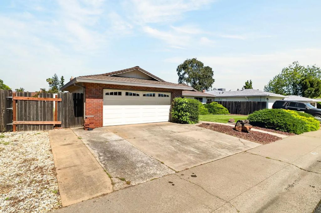 1505 Swallow Way, Roseville