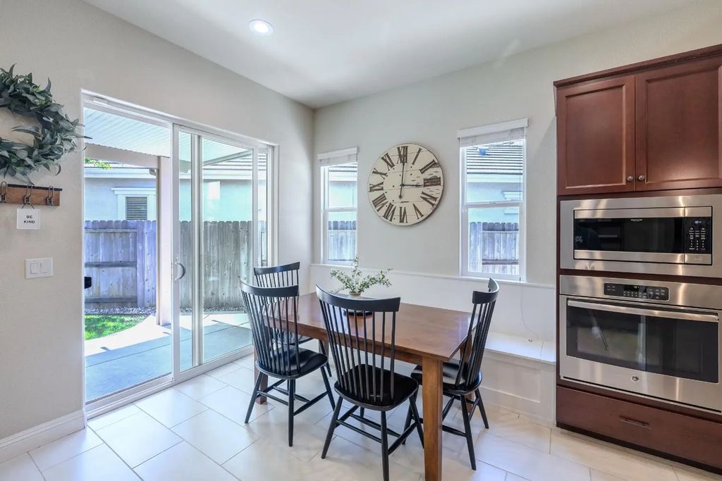 317 Brightside Court, Roseville