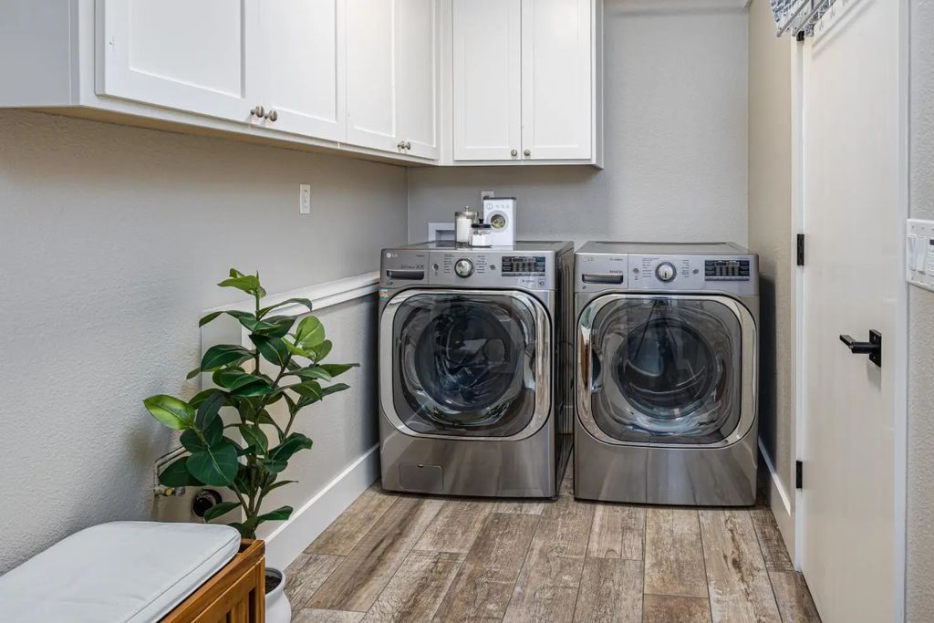 9101 Orangevale Avenue, Orangevale