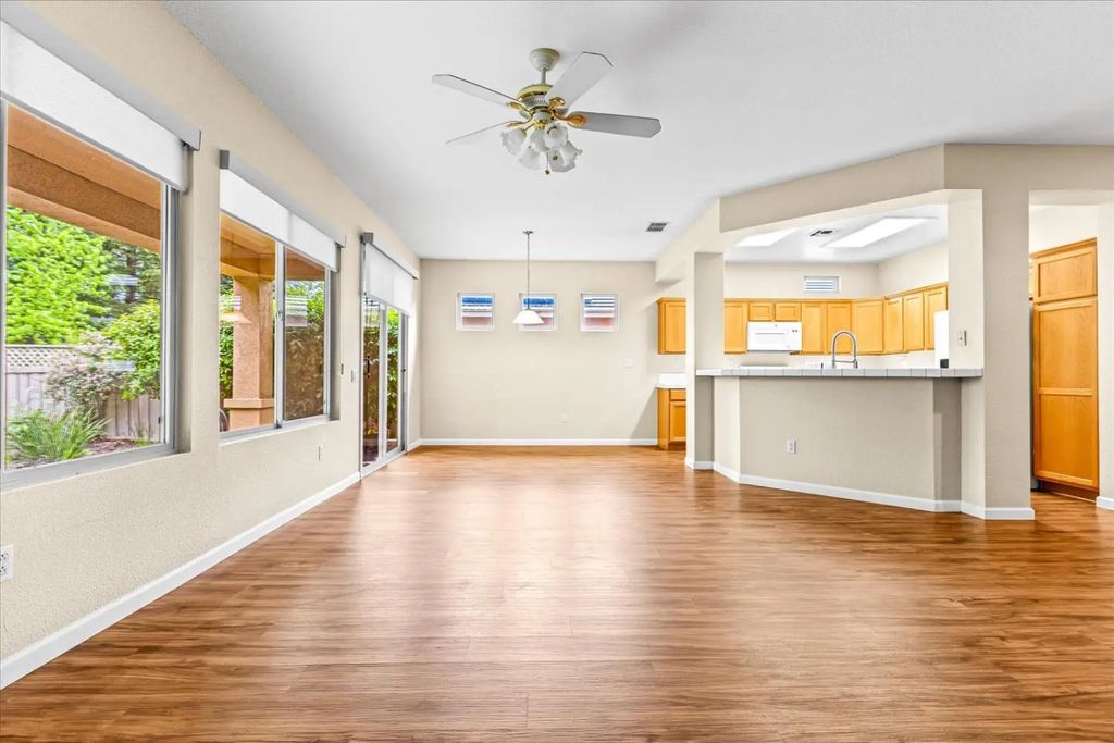 955 Dogwood Loop, Lincoln