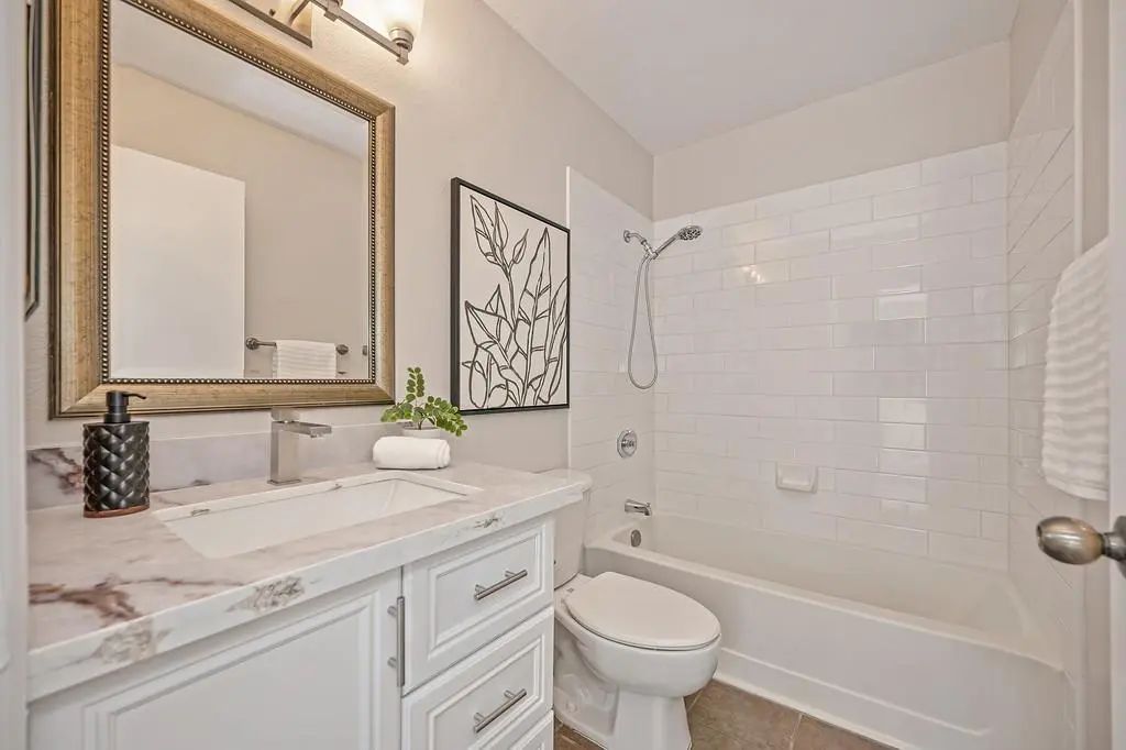 553 Oakborough Avenue, Roseville