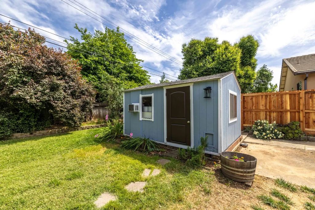 3832 Henderson Way, Carmichael