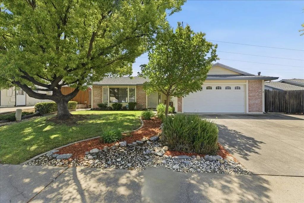 632 Hanisch Drive, Roseville