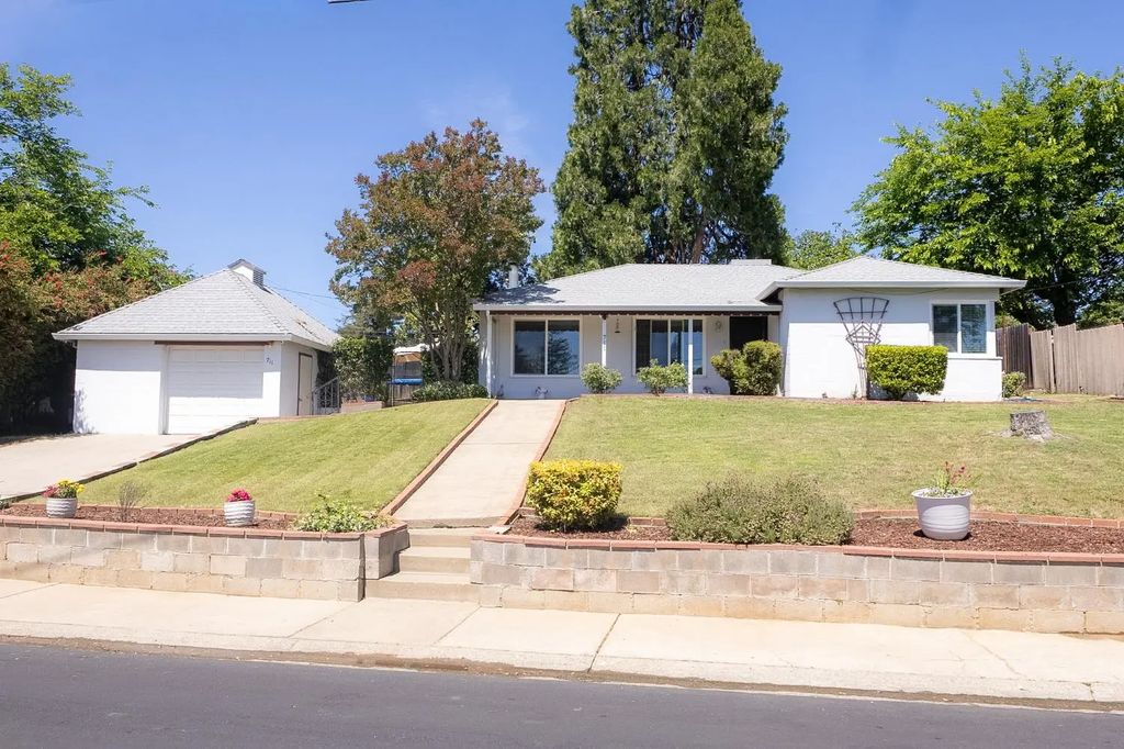 711 Vinewood Avenue, Roseville