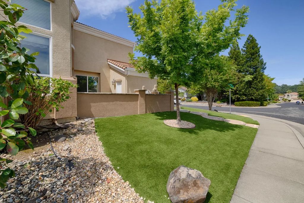 301 Marie Court, Roseville