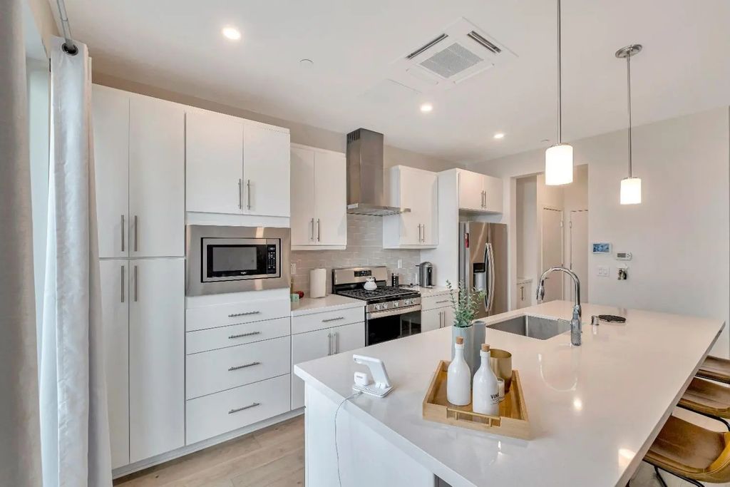 198 Log Pond Ln, Sacramento