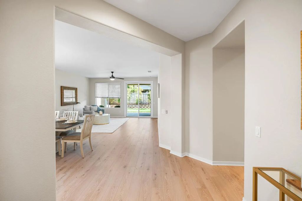 1295 Hawthorne Lane, Lincoln