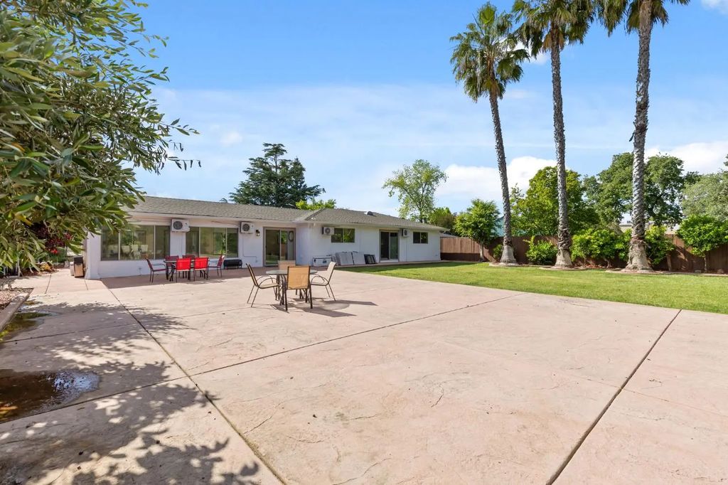 2818 Clark Avenue, Carmichael