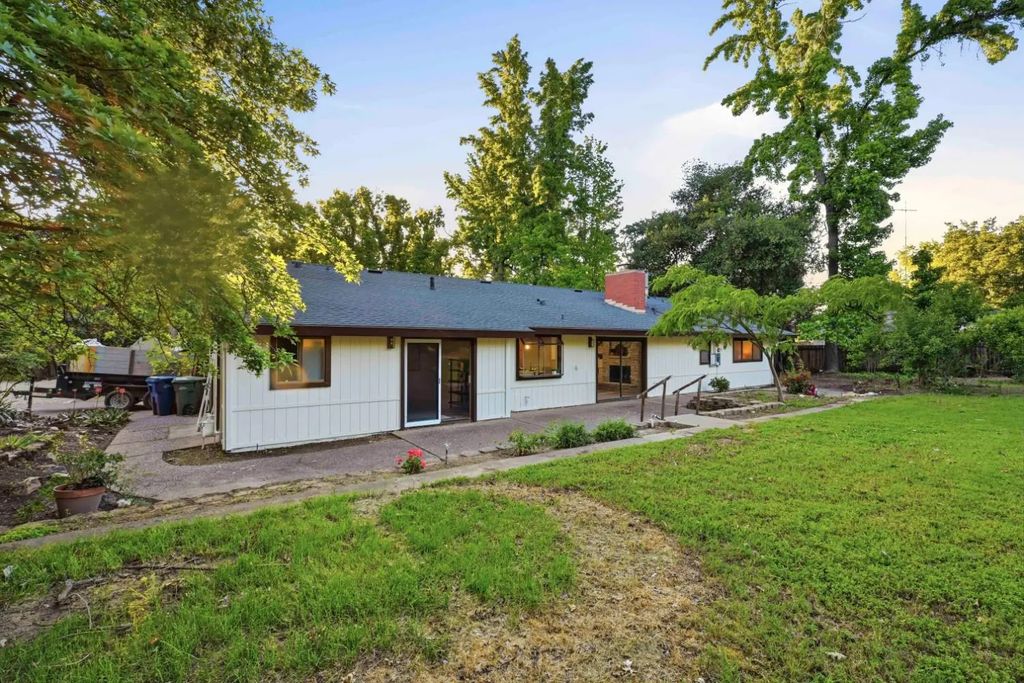 2534 Garfield Avenue, Carmichael