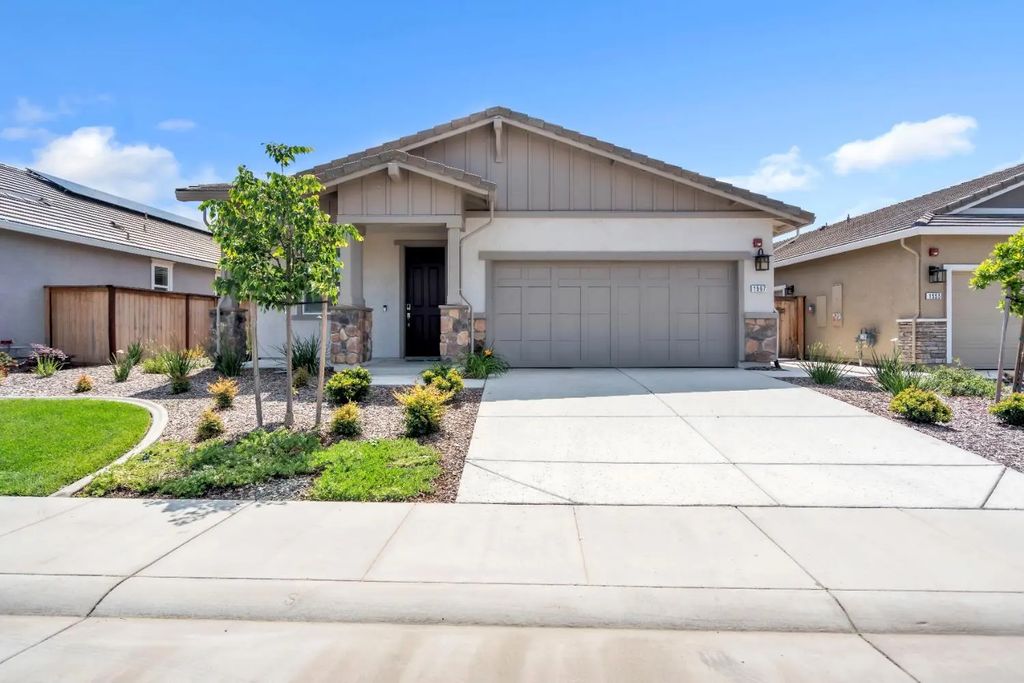 1567 Red Lake Way, Lincoln