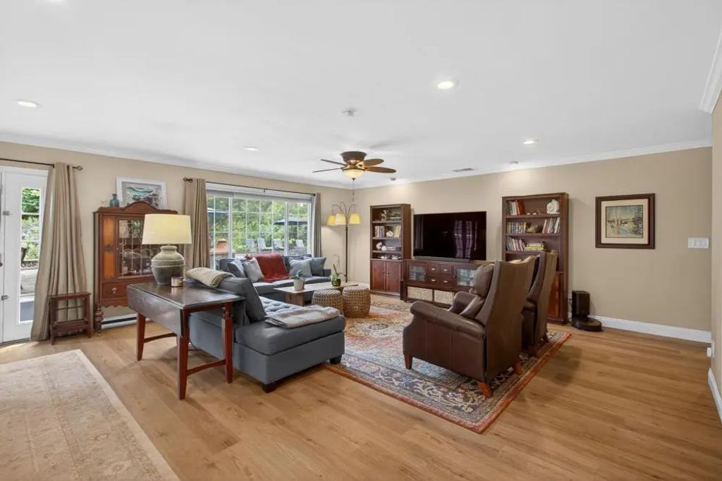 8432 Gaylor Way, Carmichael