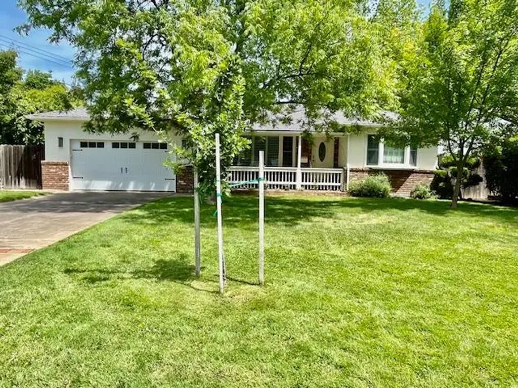 1608 La Sierra, Sacramento