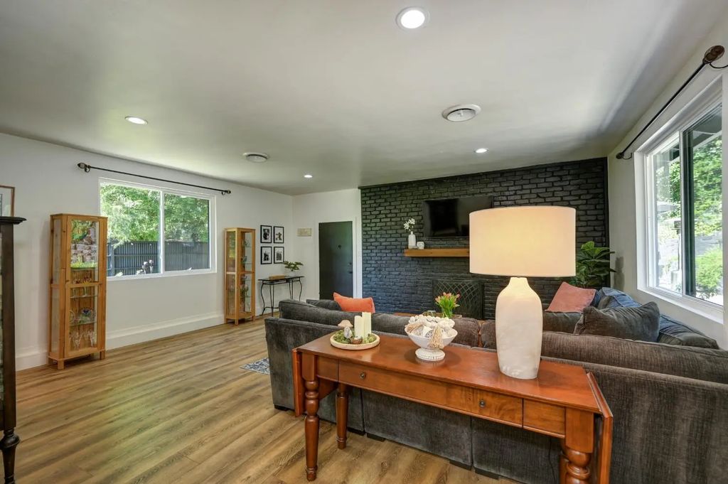 8635 Winding Way, Fair Oaks
