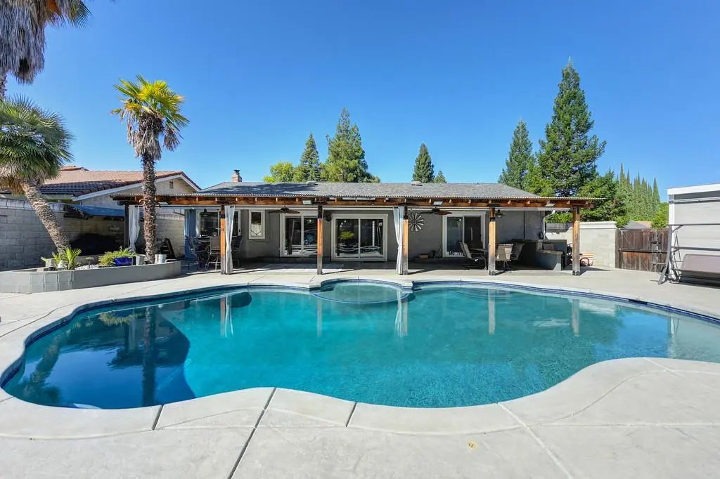 1318 Stonebridge Way, Roseville
