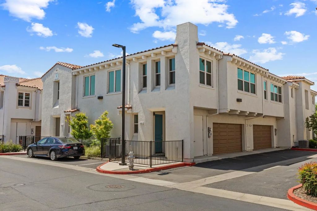 5301 E Commerce Way 14101, Sacramento