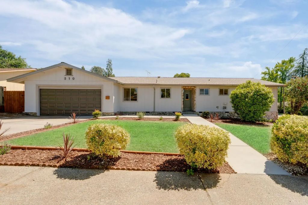 310 Carolyn Street, Auburn