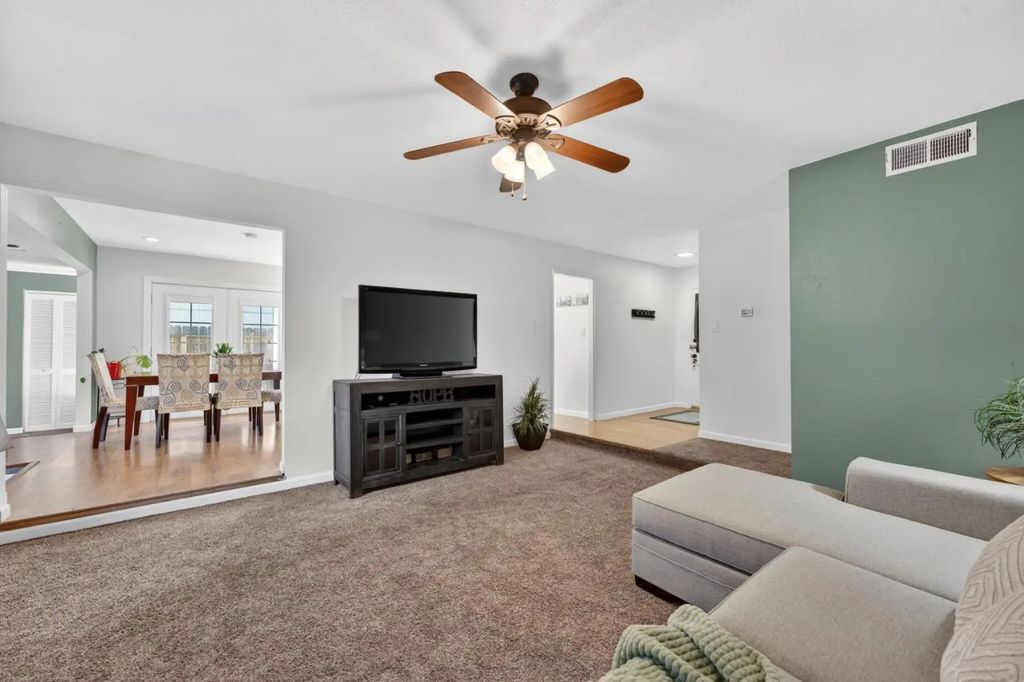 6431 Madison Avenue, Carmichael