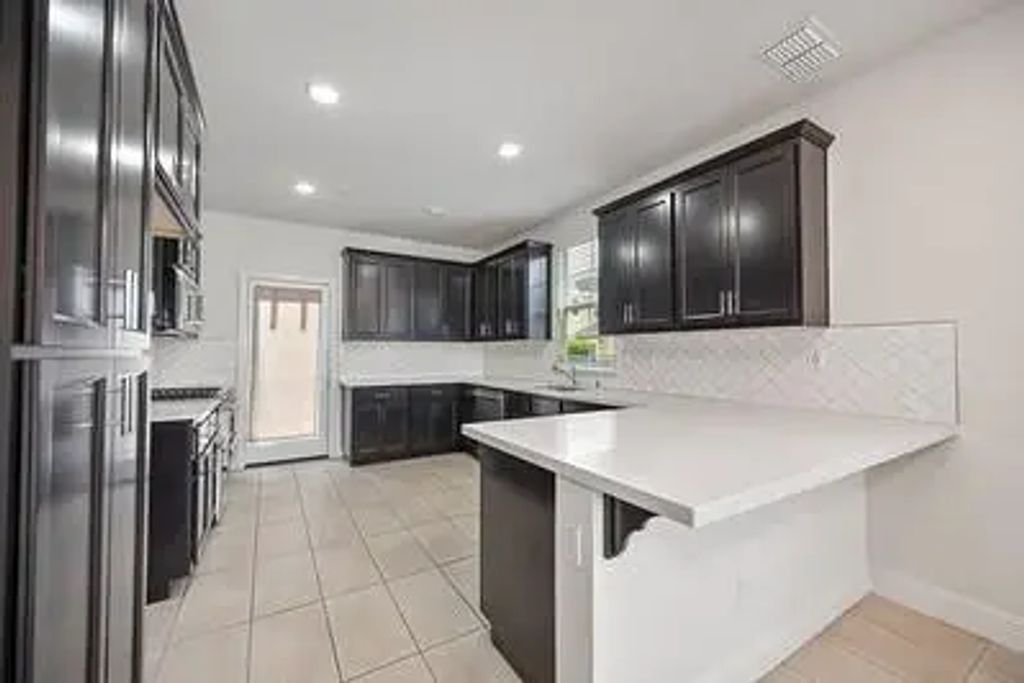 38 Huddlestone Circle, Roseville