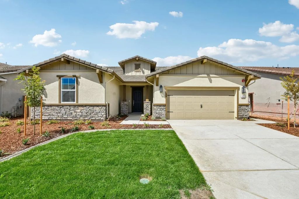 10252 E Kanok Way, Elk Grove
