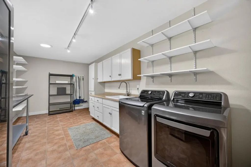 3930 Main Street, Fair Oaks