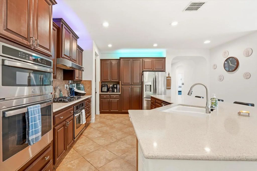 1053 Hillsdale Lane, Lincoln