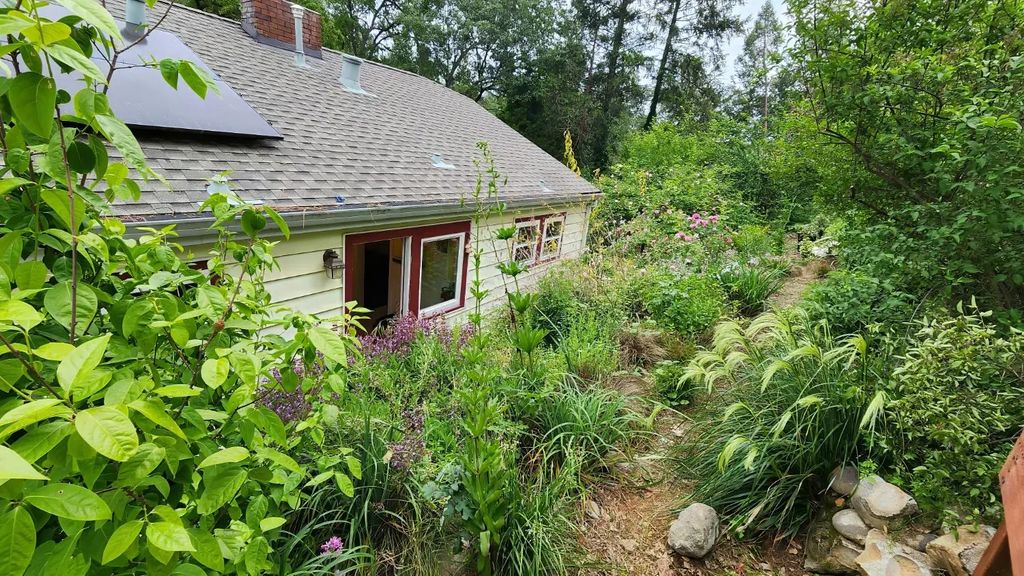 894 Hillcrest Street, Placerville