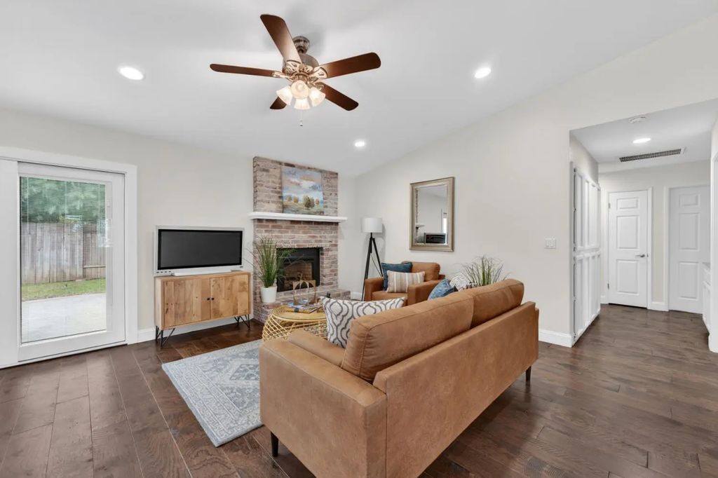 1005 Betsy Ross Drive, Roseville