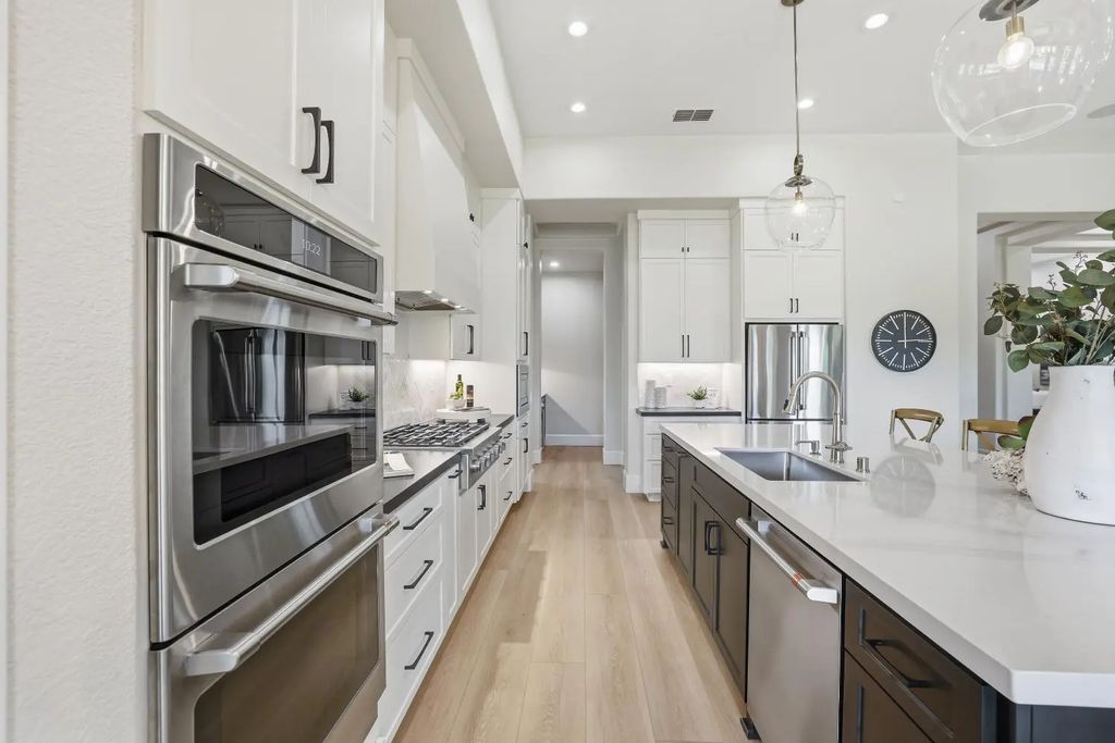 1663 Barn Valley Lane, Lincoln
