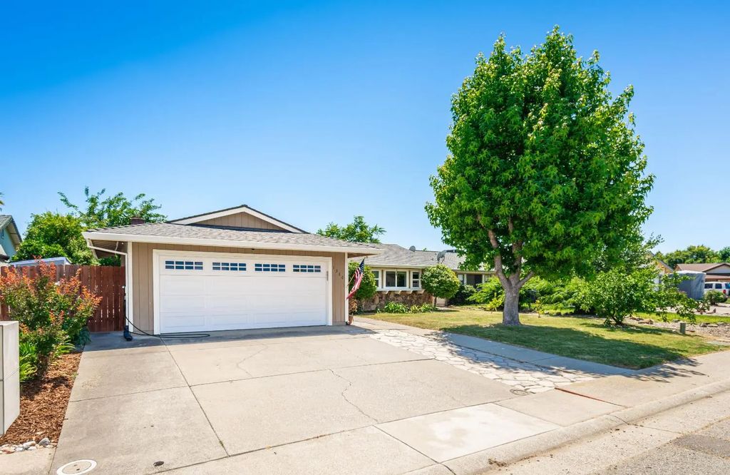 1366 Silver Spur Circle, Lincoln