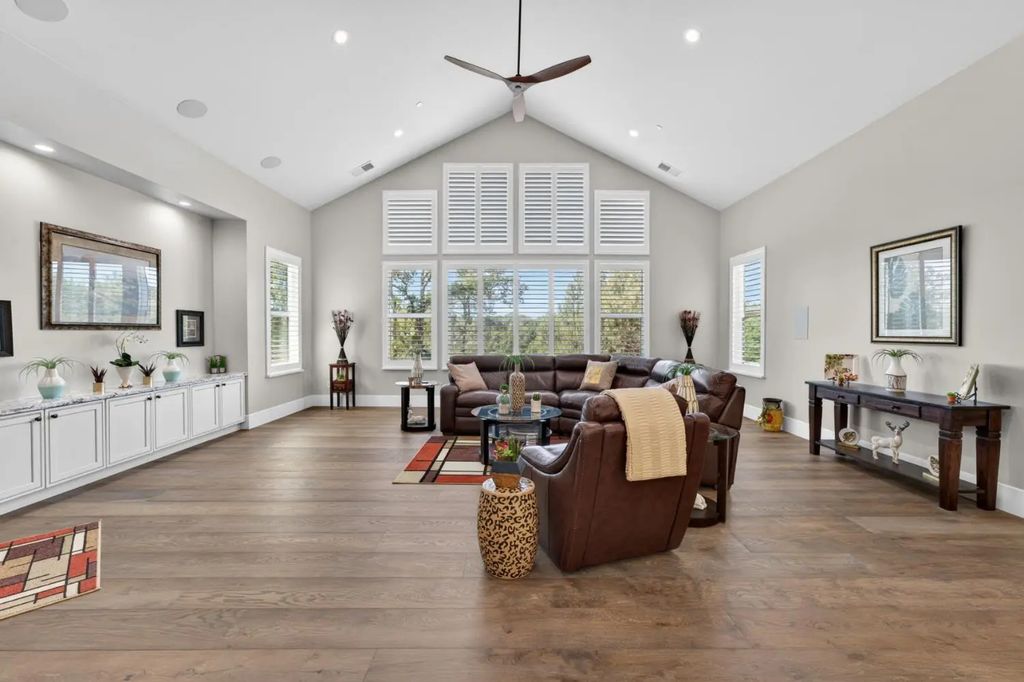 23235 Darkhorse Drive, Auburn