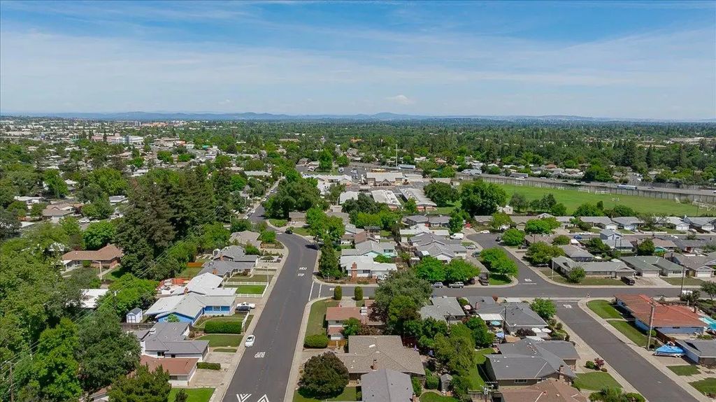 620 Darling Way, Roseville
