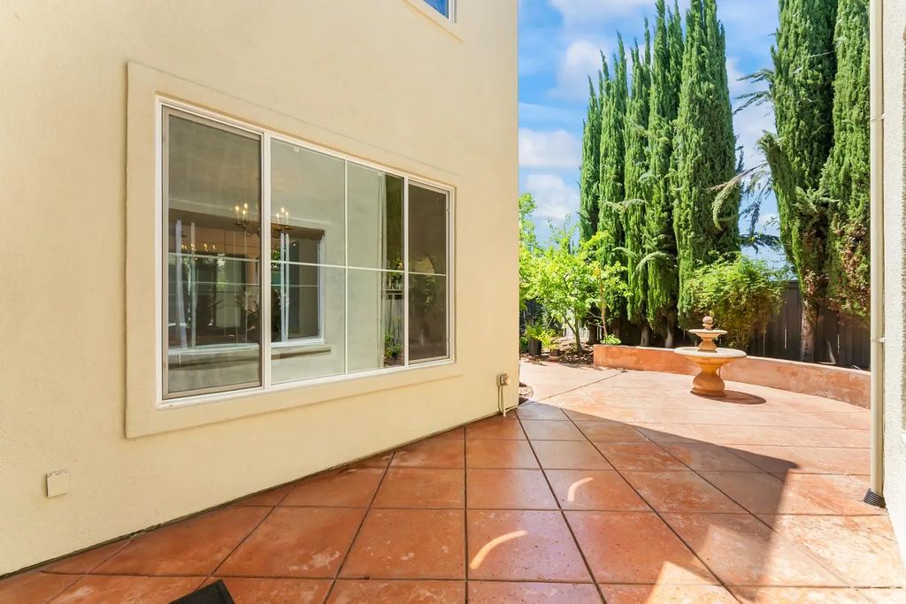 116 Wolf River Court, Roseville