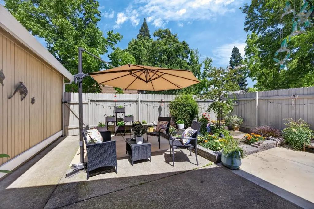 1611 Woodhill Drive, Roseville