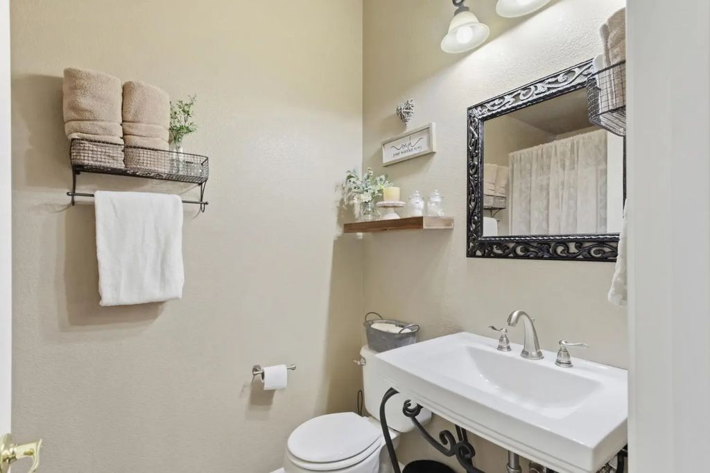 217 Caswell Court, Roseville
