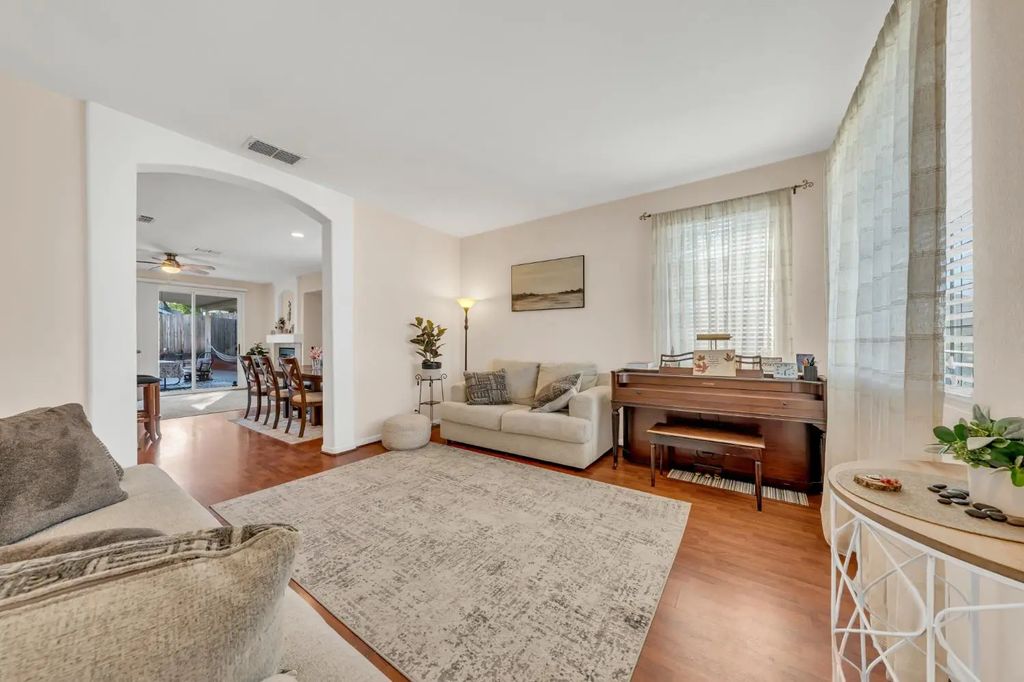 8409 Sundrop Way, Antelope